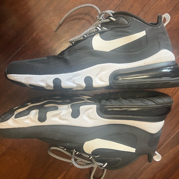 Nike AirMax 270 React Black/White - Picture 5 of 11
